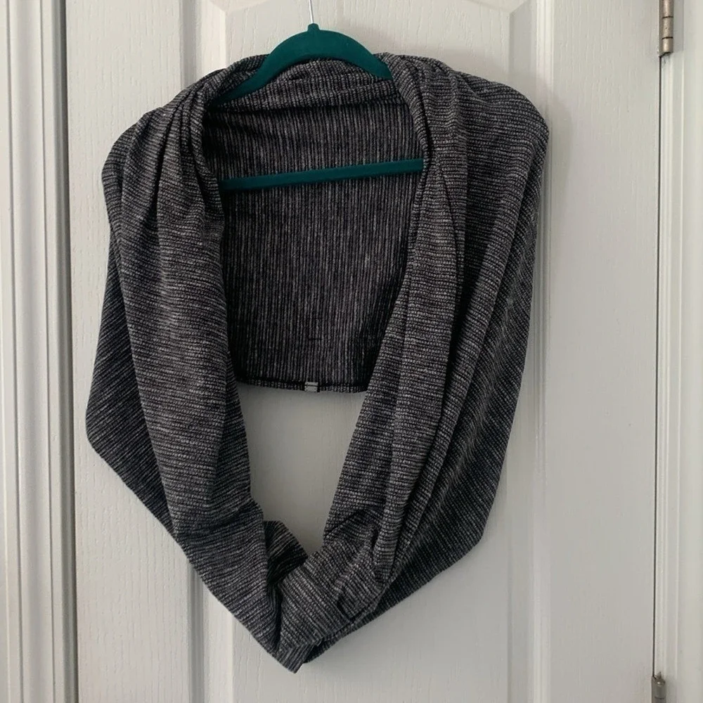 Lululemon Gray Striped‎ Vinyasa Reversible Convertible Snap Scarf